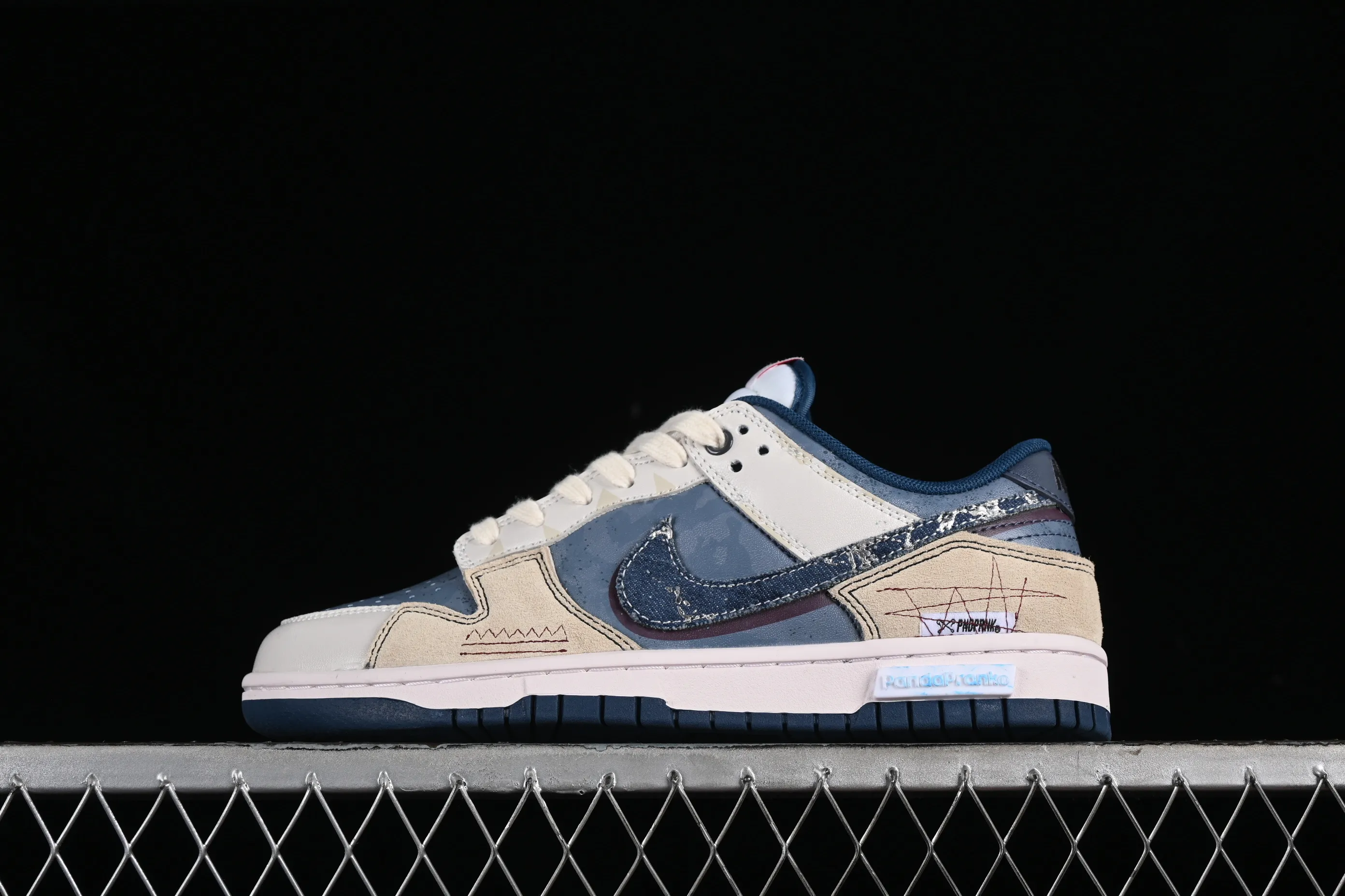 All Categories Nk SB Dunk Series Nk SB Dunk Low Low-top sneakers Nk Dunk Low Panda Prank Wave Fisherman-Fishing in the Lake Blue Brown Low-top casual sneakers DD1391-400